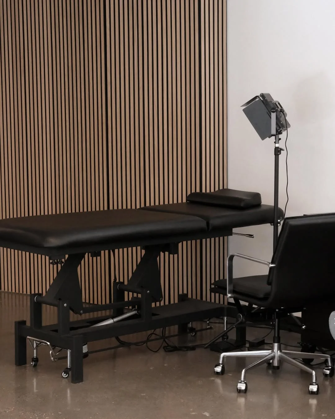 Tattoo workstation with lighting